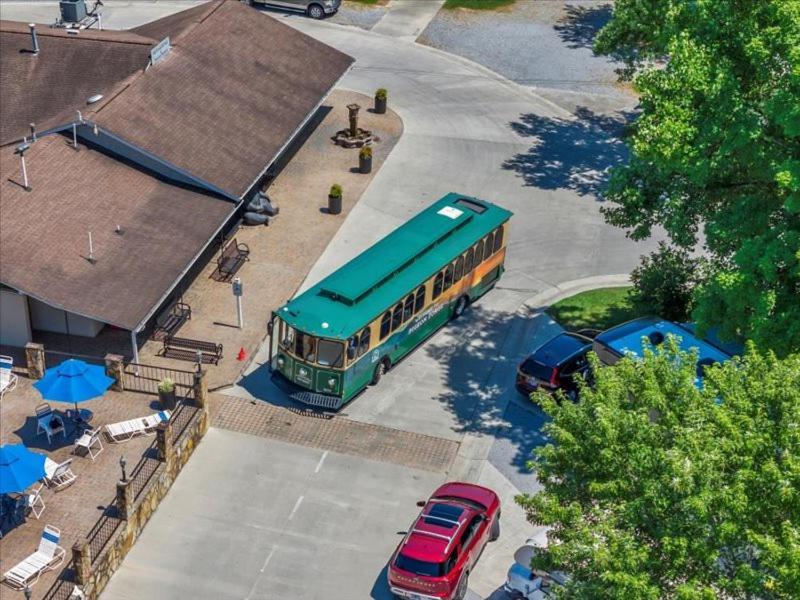 Cozy With Breathtaking Views Near Dollywood Chalet
